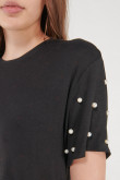 Camiseta , manga corta con perlas, unicolor.