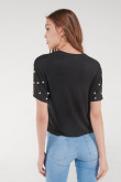 Camiseta , manga corta con perlas, unicolor.
