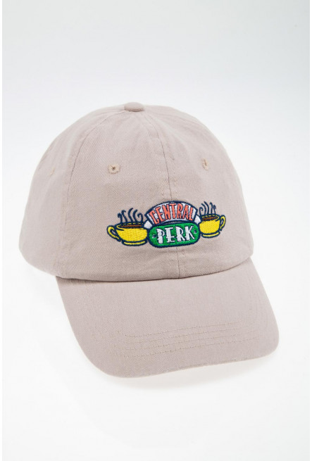 Cachucha unicolor tipo acid wash con motivo Friends.