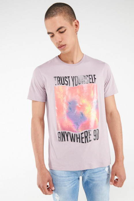 Camiseta básica manga corta estampada.