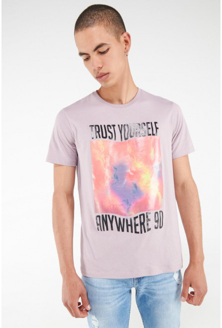 Camiseta básica manga corta estampada.