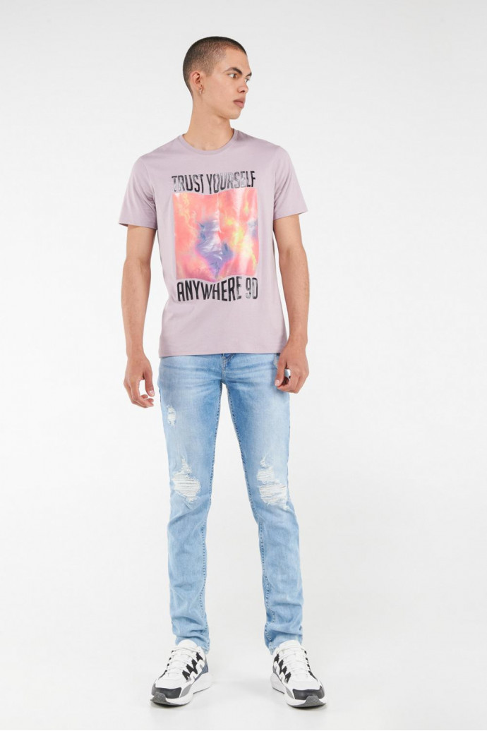 Camiseta básica manga corta estampada.
