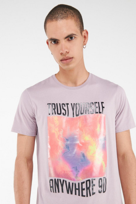 Camiseta básica manga corta estampada.
