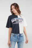 Camiseta, manga corta, con estampado en frente.