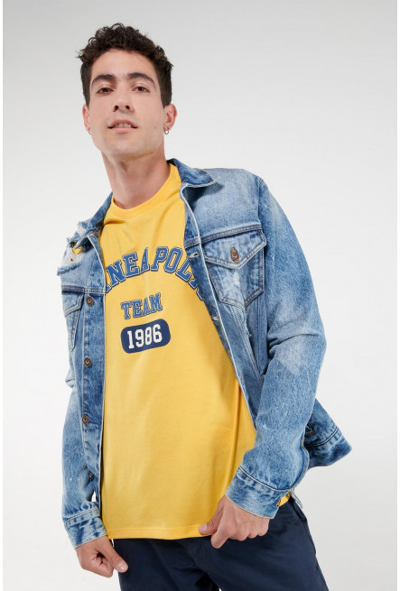 Camiseta básica manga corta estampada.