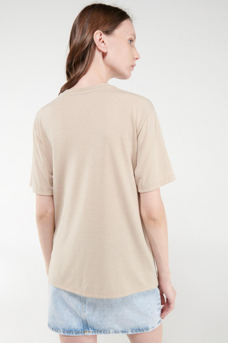 Camiseta, manga corta, con estampado en frente.
