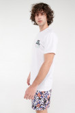 Camiseta básica manga corta estampada.