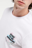 Camiseta básica manga corta estampada.