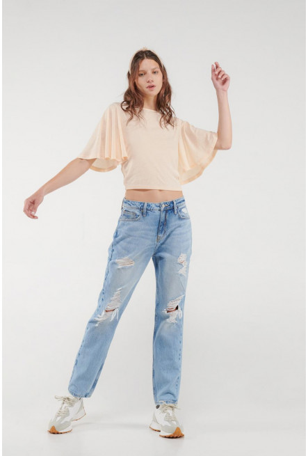 Camiseta manga acampanada, con escote en espalda.