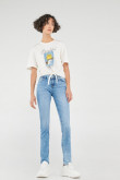 Camiseta manga corta estampada con anudado.