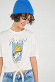 Camiseta manga corta estampada con anudado.
