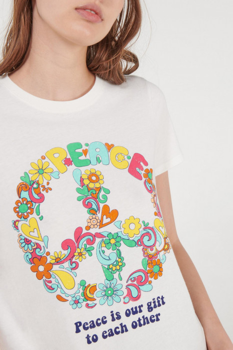 Camiseta básica manga corta estampada.