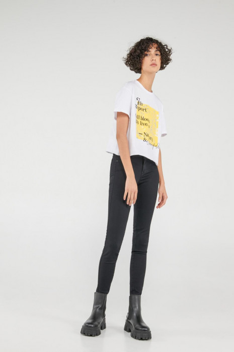 Camiseta básica manga corta estampada.