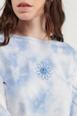 Camiseta tie dye, manga larga, con estampado.