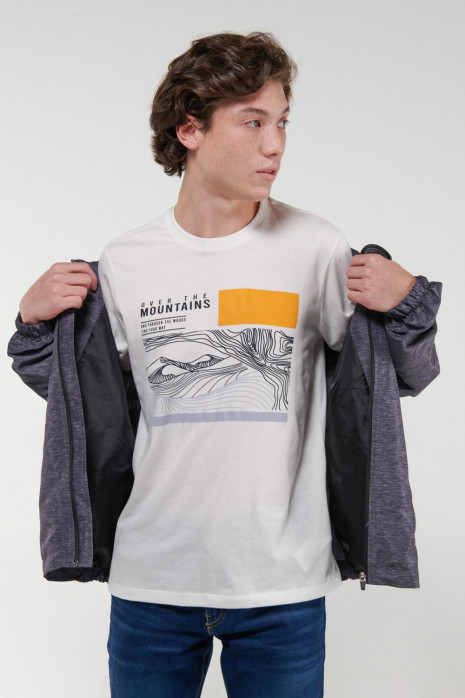 Camiseta básica manga corta estampada.