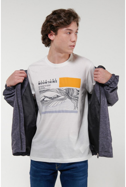 Camiseta básica manga corta estampada.