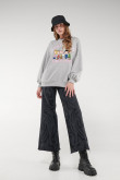 Buzo cerrado, con mangas bombachas, estampado de Snoopy.