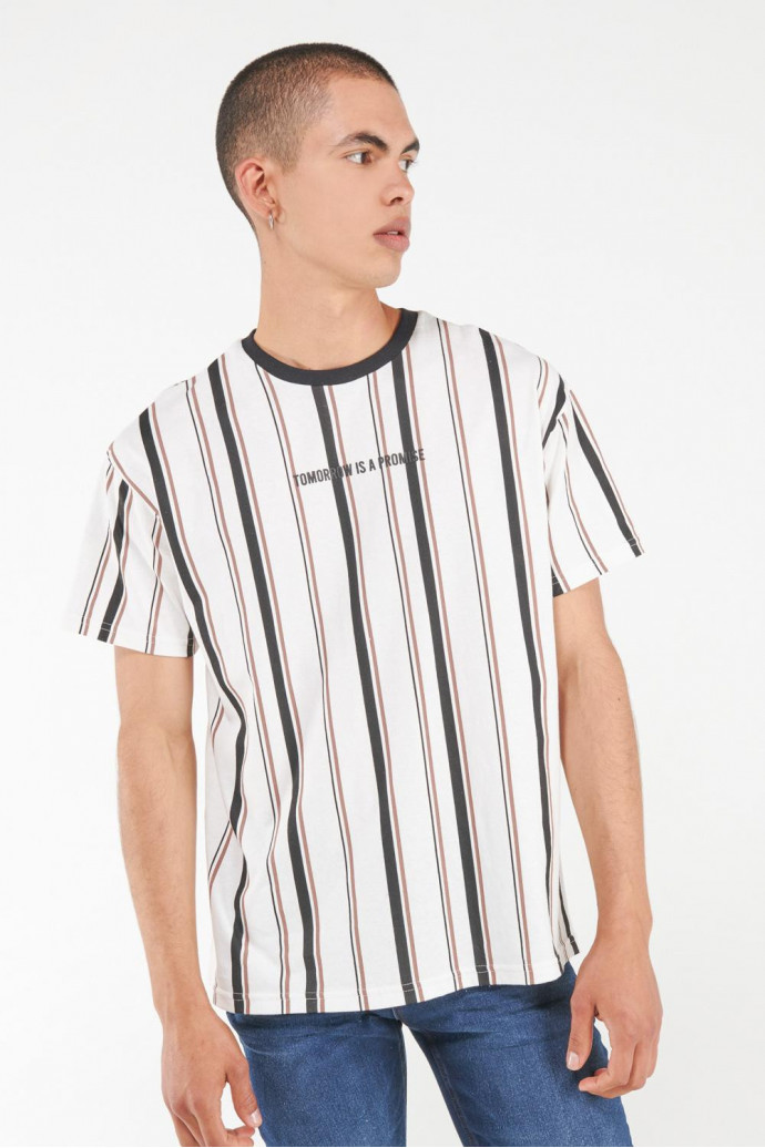 Camiseta, con estampado lineal y texto en frente