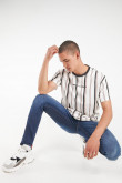 Camiseta, con estampado lineal y texto en frente