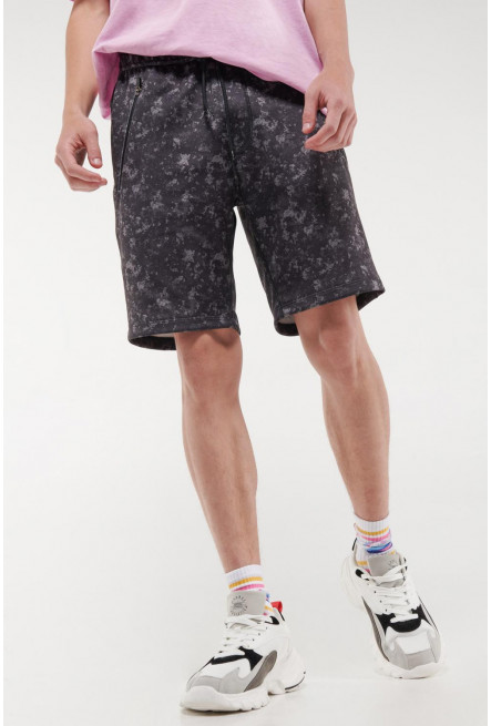 Bermuda para hombre, con pretina encauchada y cordón.