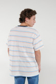 Camiseta estampada a rayas, cuello redondo, manga corta y estampado en frente.