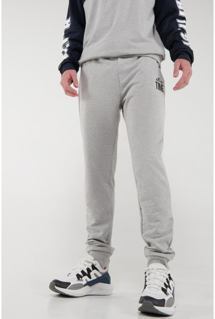 Pantalon jogger con pretina y puños en rib, estampado localizado