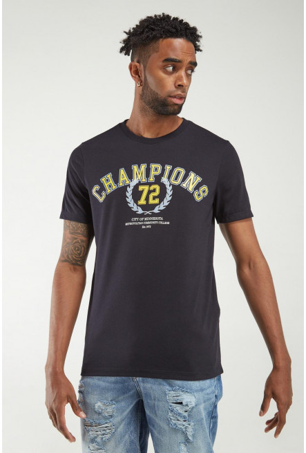 Camiseta manga corta estampada.