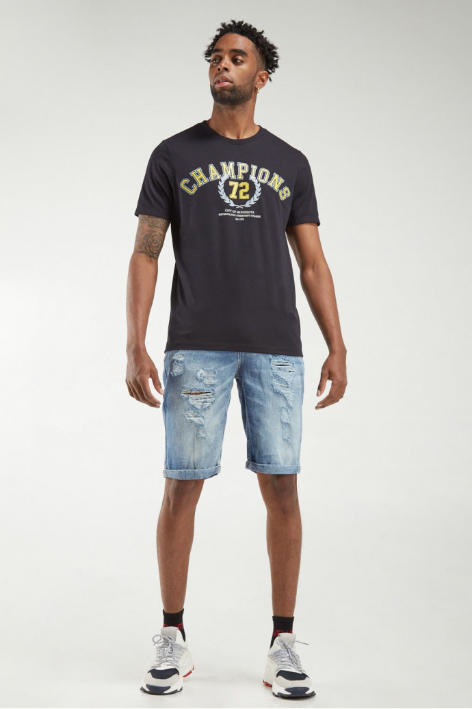 Camiseta manga corta estampada.