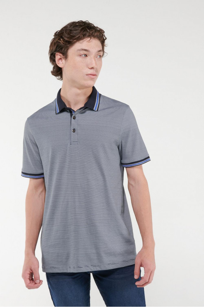 Camiseta Polo estampada, puños y cuello tejidos.