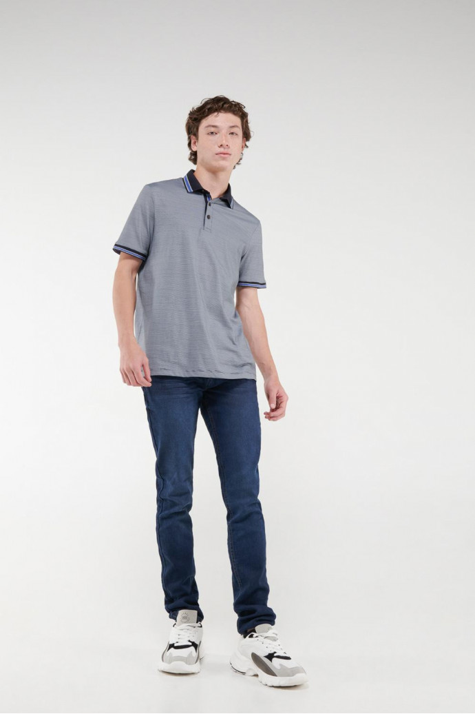 Camiseta Polo estampada, puños y cuello tejidos.