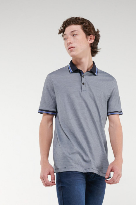 Camiseta Polo estampada, puños y cuello tejidos.