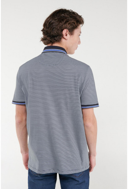 Camiseta Polo estampada, puños y cuello tejidos.