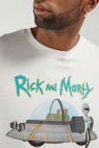 camiseta-con-estampado-en-frente-de-rick-morty