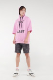 Buzo con capota y estampado frente