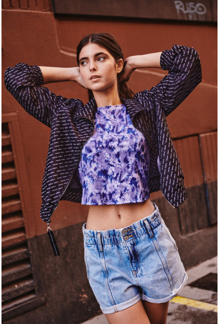 Chaqueta liviana estampada.