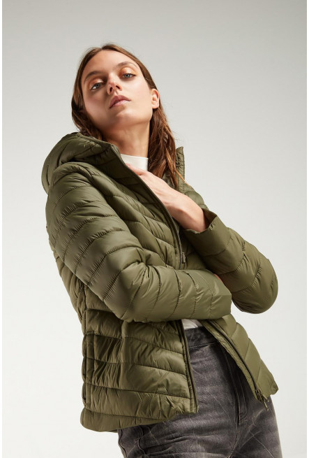 Chaqueta acolchada con capota