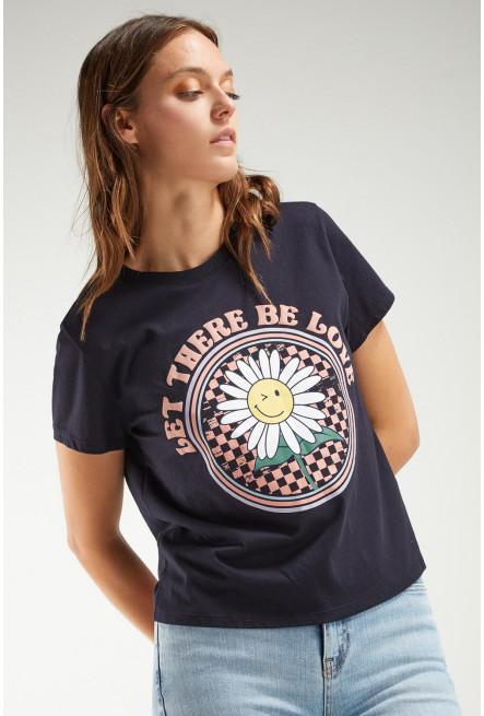 Camiseta, manga corta, con estampado en frente.