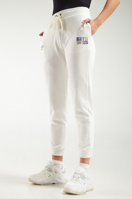 Jogger estampado con pretina y cordón.