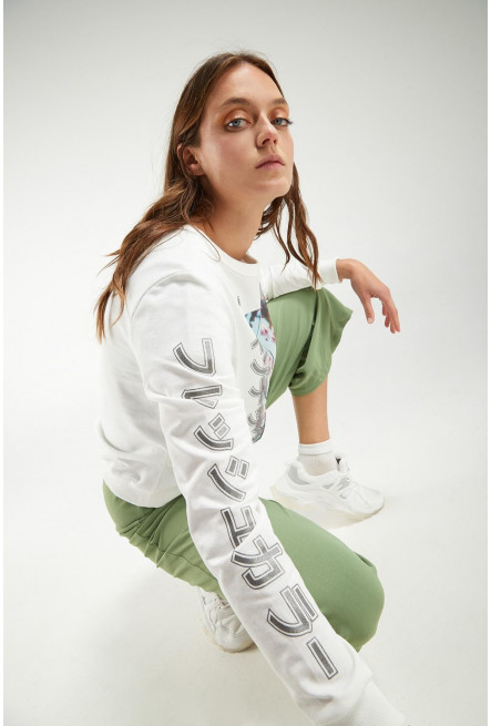 Buzo cuello redondo estampado.