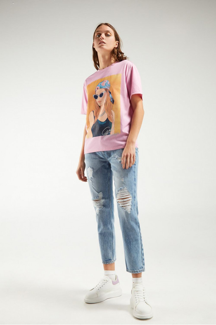 Camiseta, manga corta, con estampado en frente.