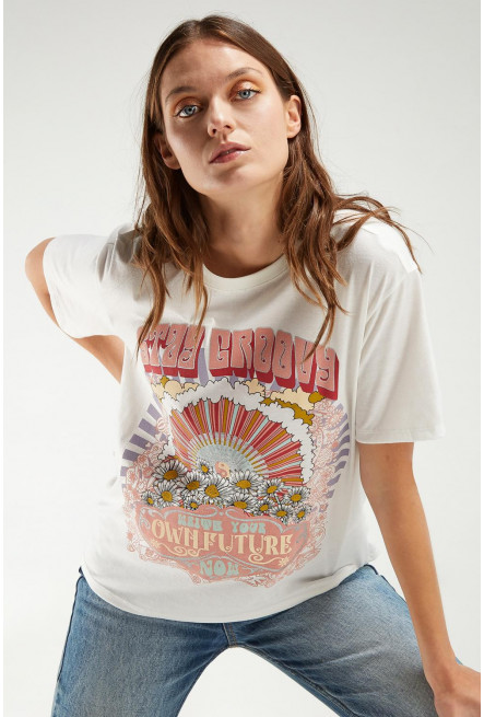 Camiseta, manga corta, con estampado en frente.