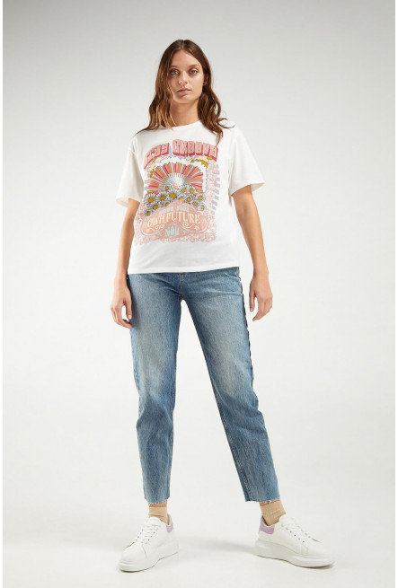 Camiseta, manga corta, con estampado en frente.