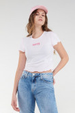 Camiseta crop top, con costuras en contraste y bordado en frente.