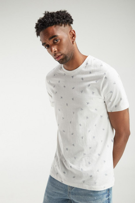 Camiseta manga corta con estampado.
