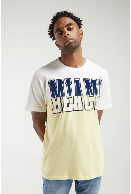 Camiseta manga corta con estampado.