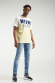 Camiseta manga corta con estampado.
