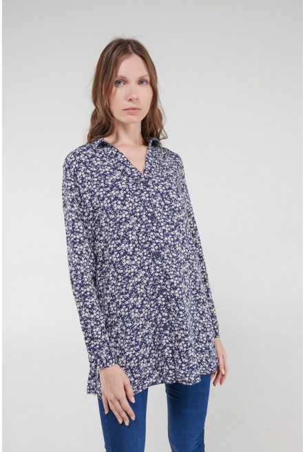 Blusa estampada, aberturas en costado