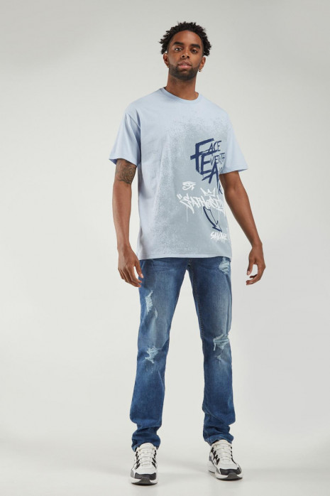 Camiseta manga corta con estampado.