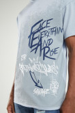 Camiseta manga corta con estampado.