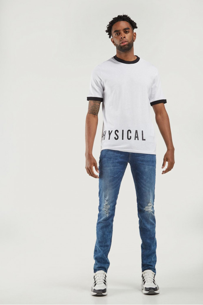 Camiseta manga corta con estampado.